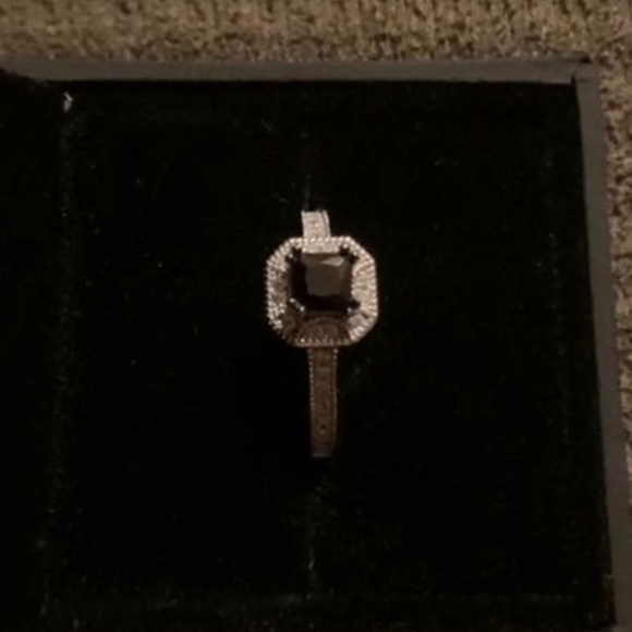 Engagement ring - Picture 4 of 4